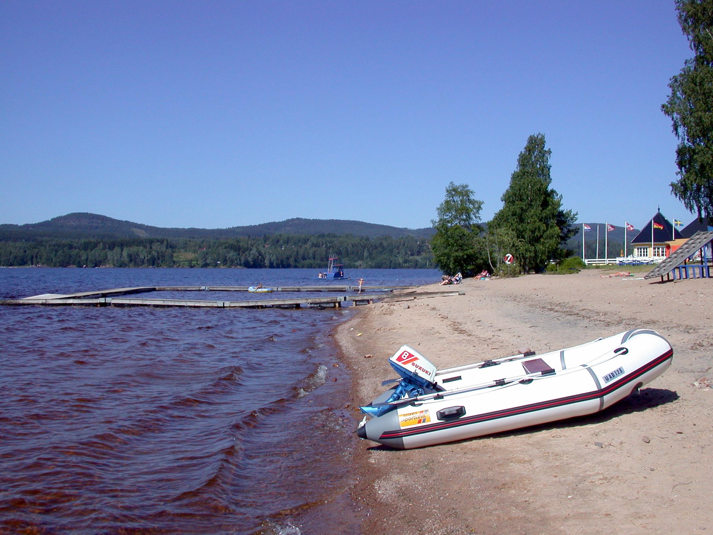 Lysvik har en lång, skön sandstrand vid Frykens pärla