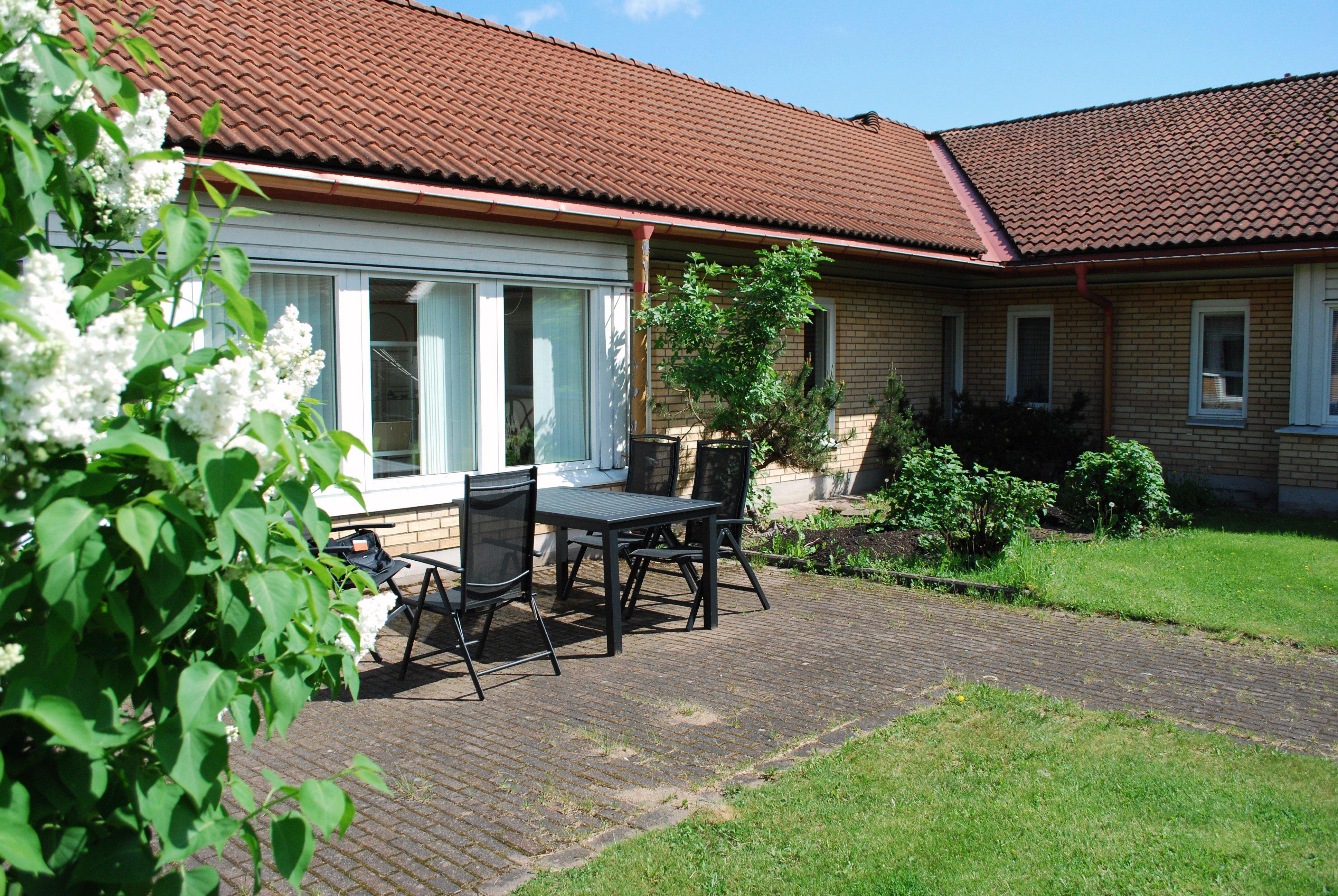 Uteplats vid ett korttidsboende i Sunne.