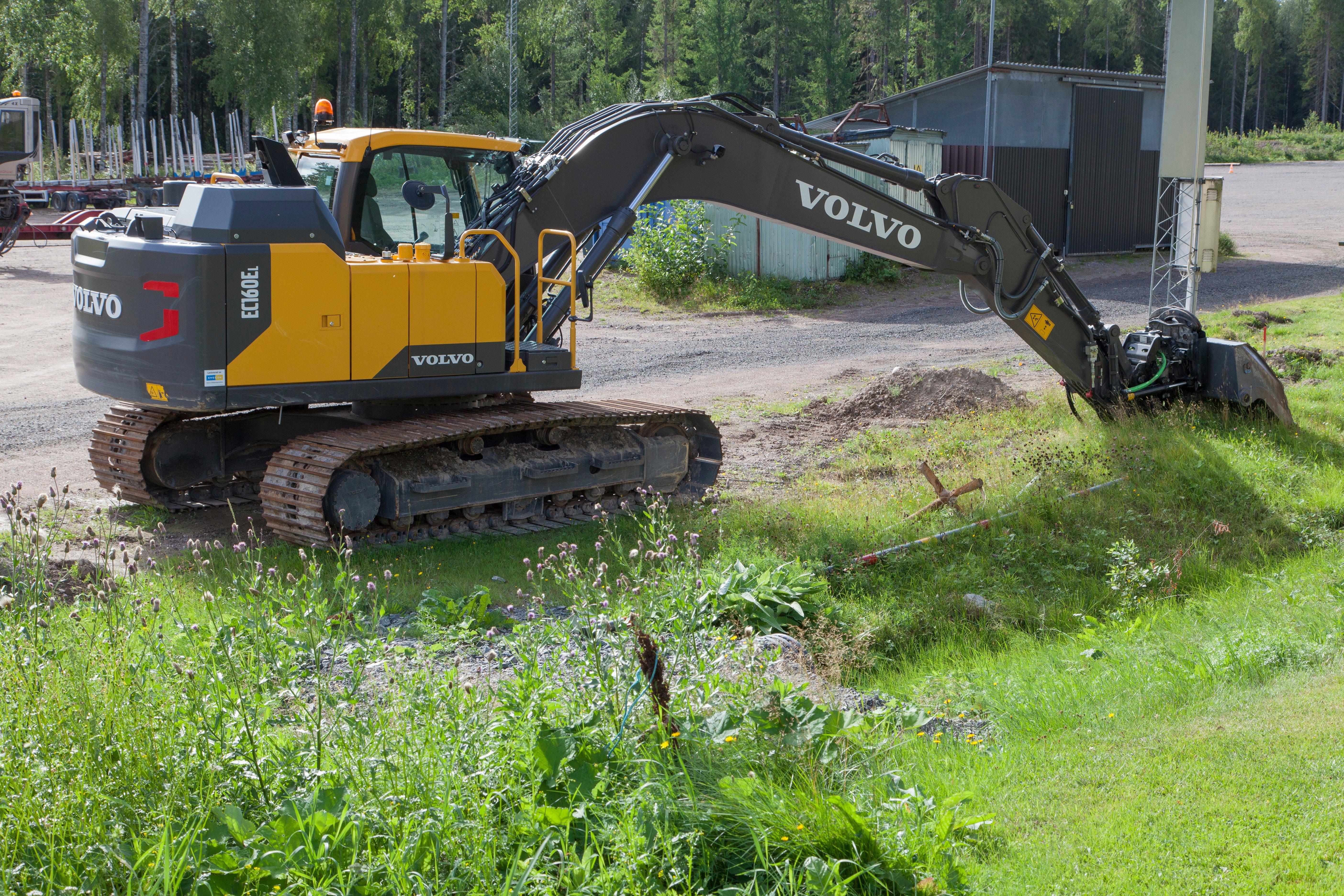Grävmaskin som gräver.
