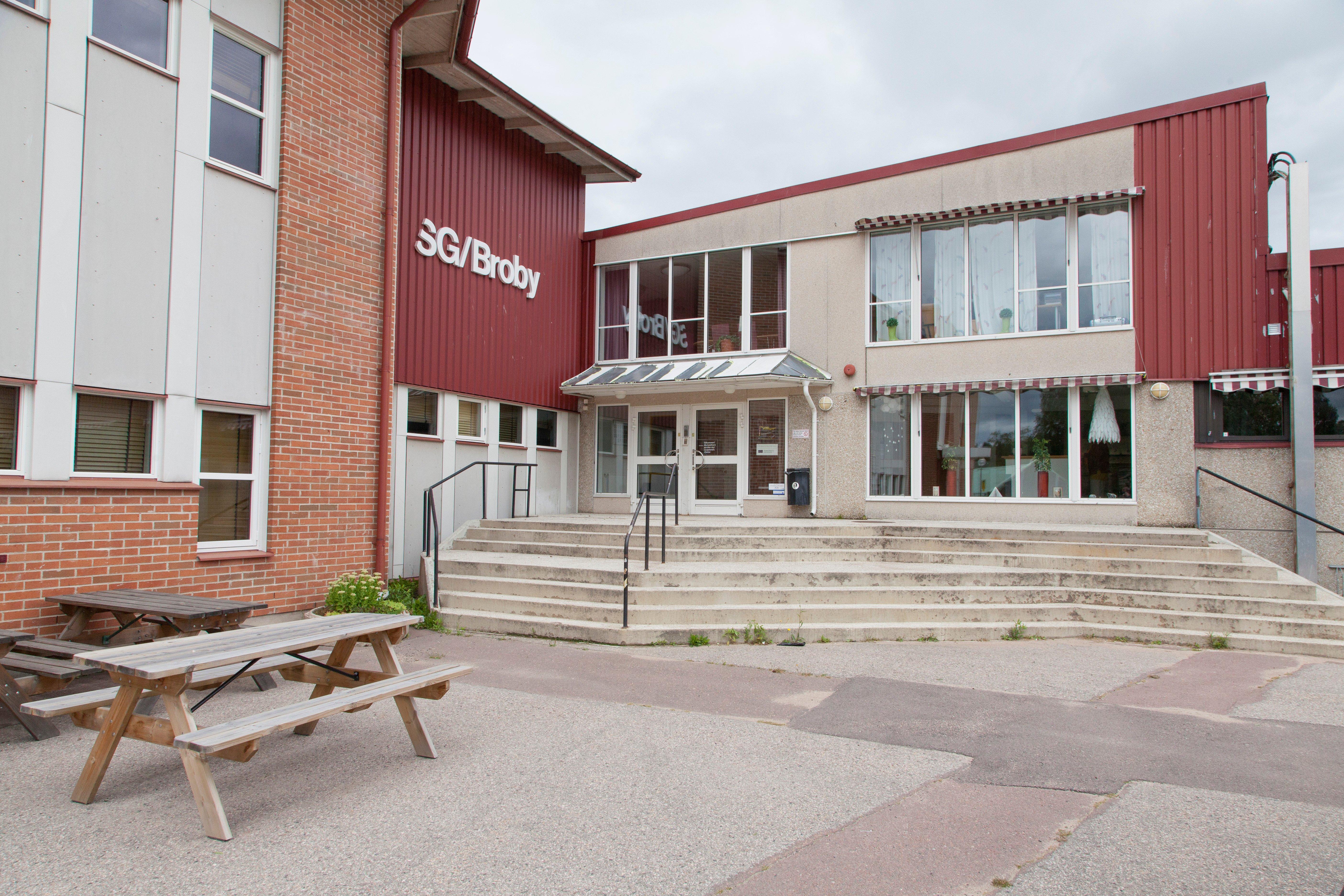 Entrén vid gymnasieskolan SG/Broby