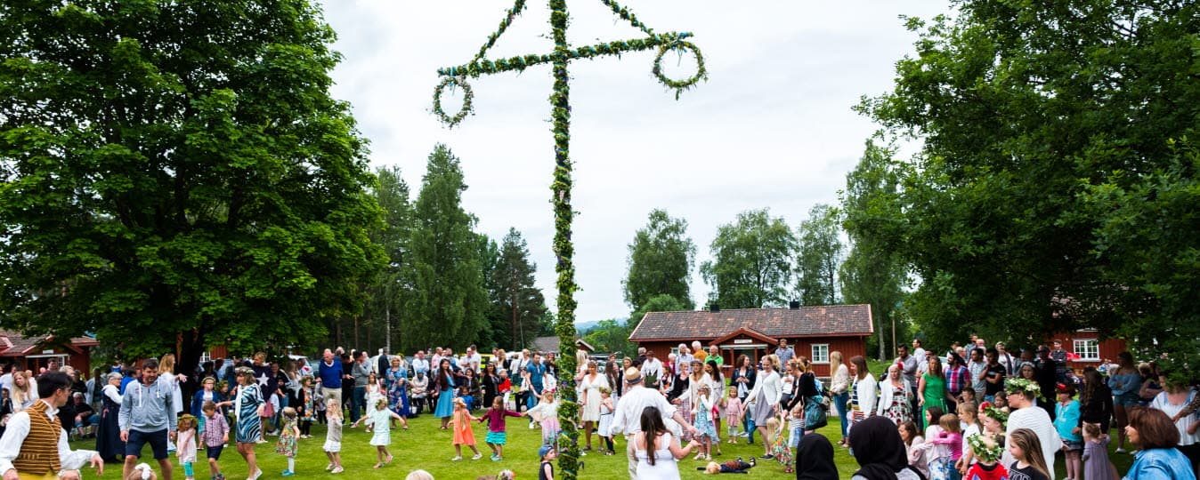 Midsommarfirande vid Sunne hembygdsgård.