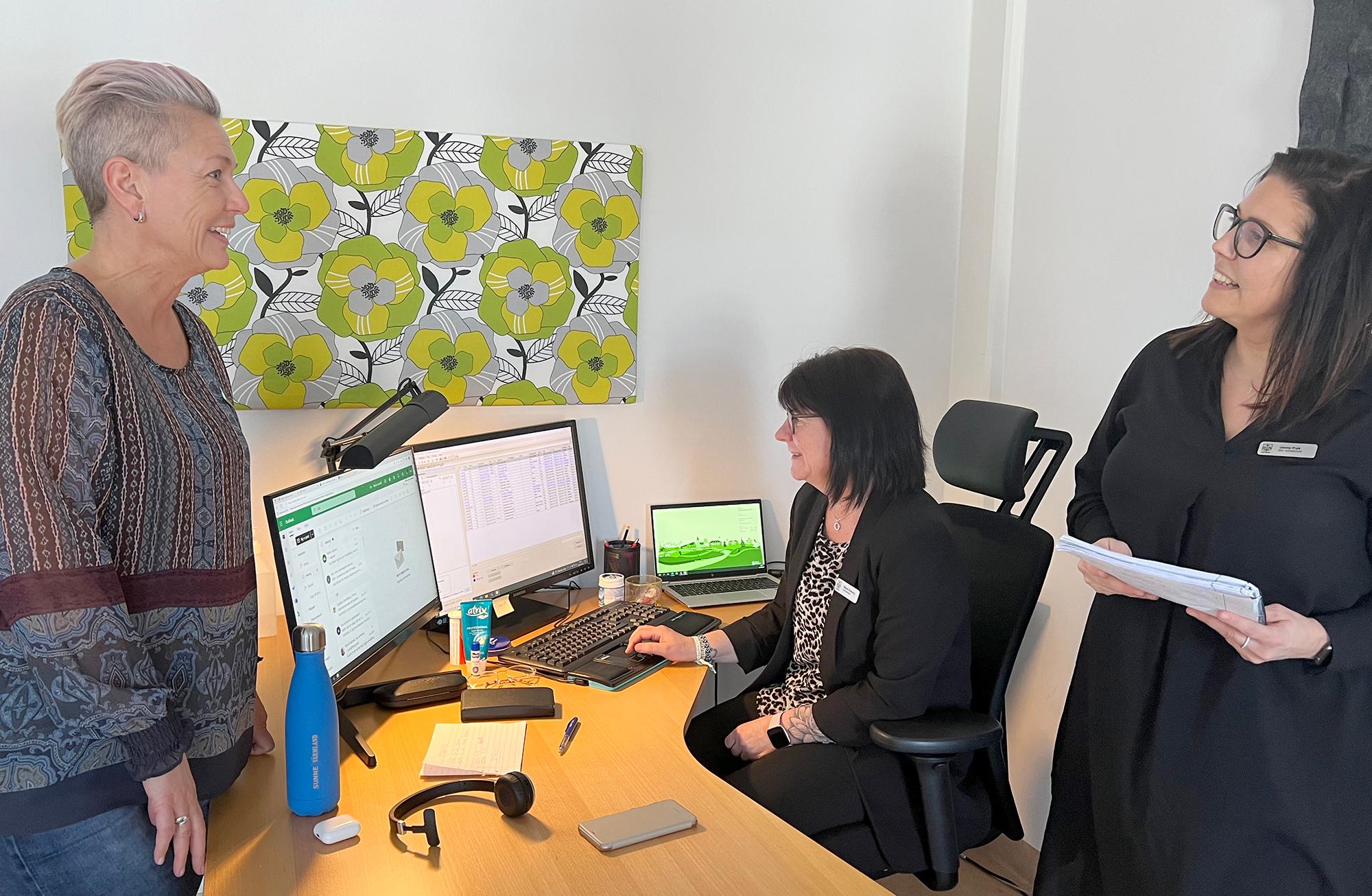 Bemanningsenheten består hittills av från vänster Marie Örnborg, Jenny Fryk och Anette Jonsson. En enhetschef är under rekrytering.