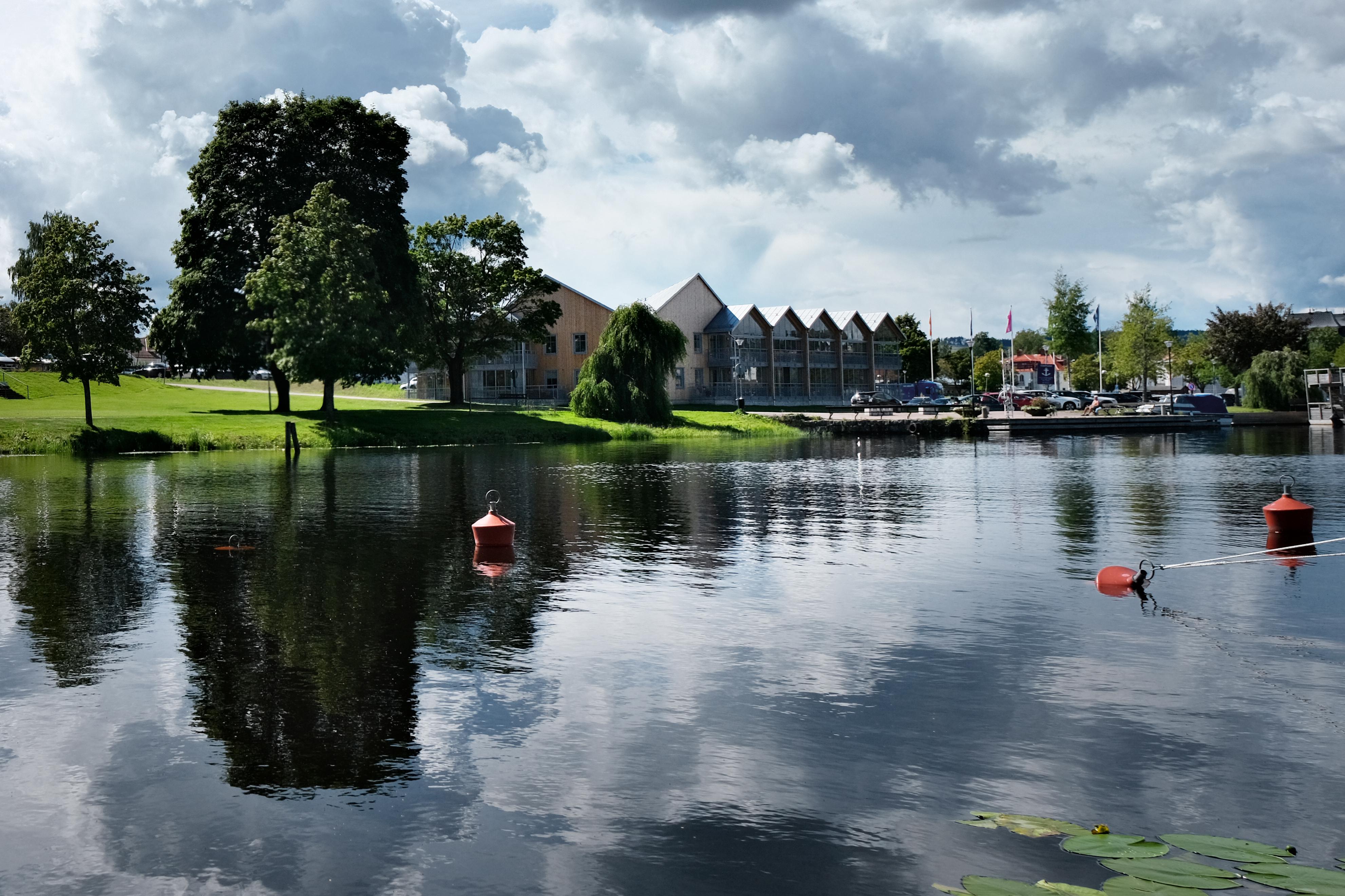 Brf Gösta Berling ligger vackert vid marinan i Sunne tätort.