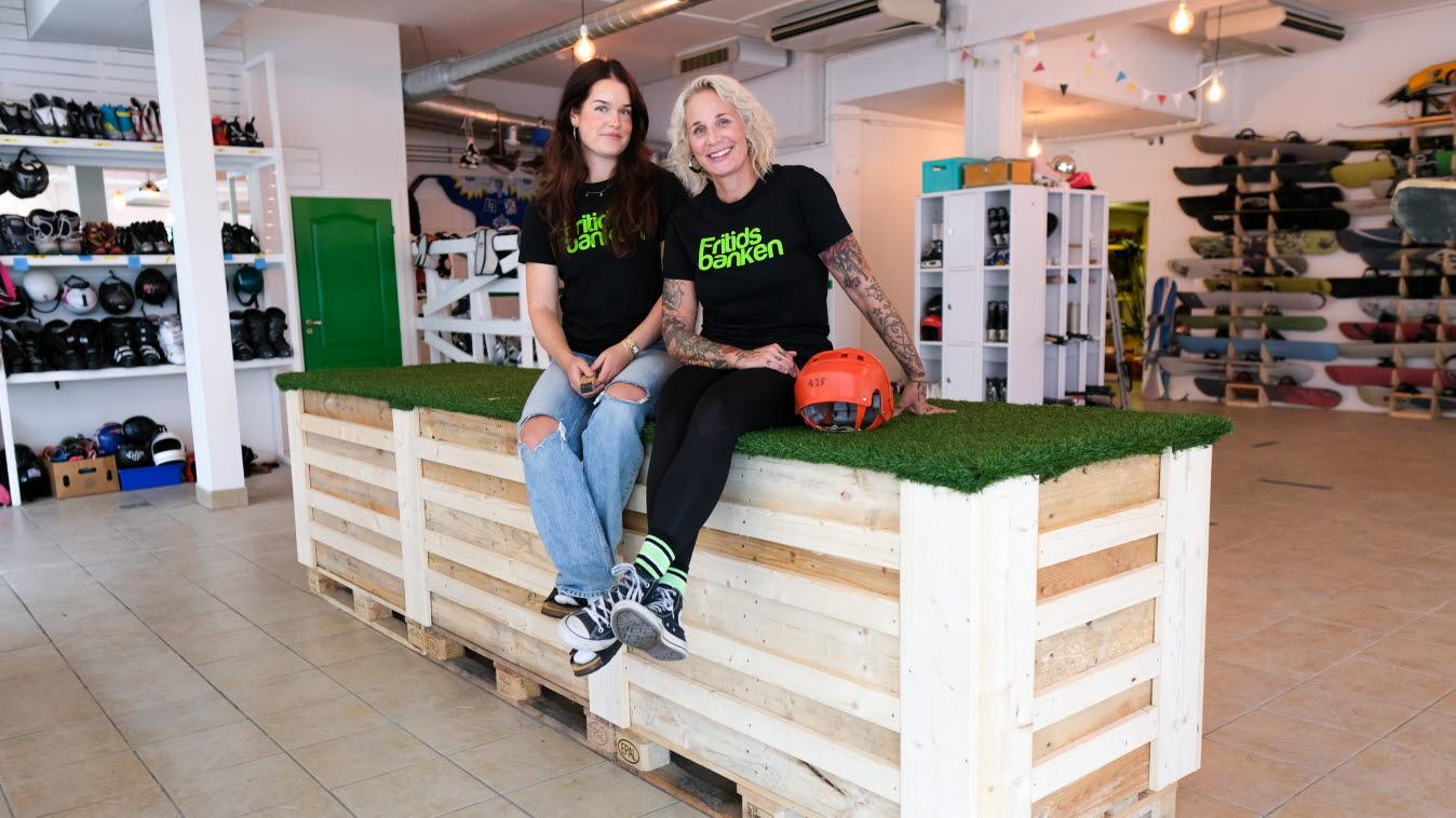 Frida och Marielle visar upp nya lokalen.