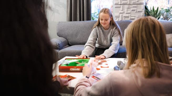 Barn som spelar spel på Bubblan.