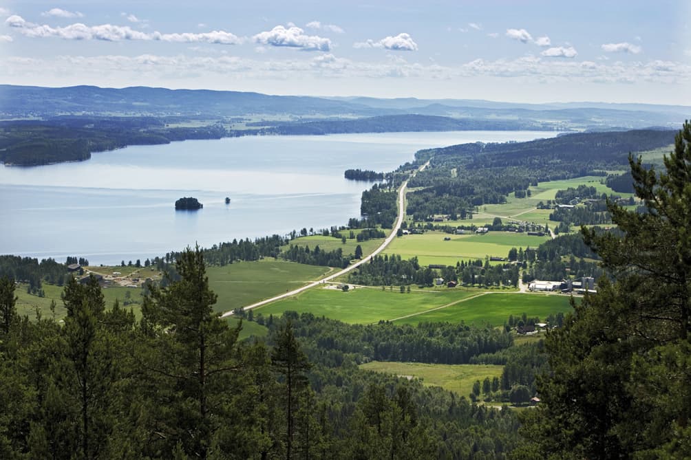 Vyn över Fryken från Tossebergsklätten är en höjdpunkt i Stöpafors