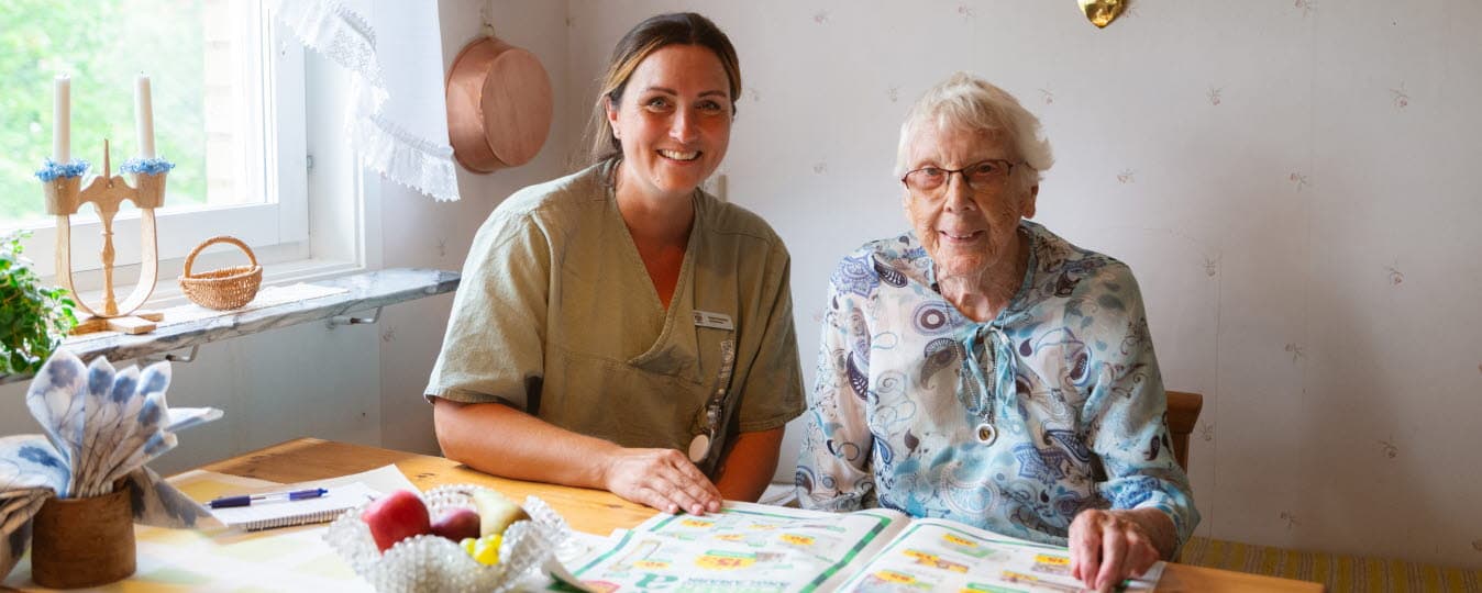 Helena Frykestam tycker det är roligt att få möta människor i deras egen miljö och hjälpa dem bibehålla sin vardag hemma.