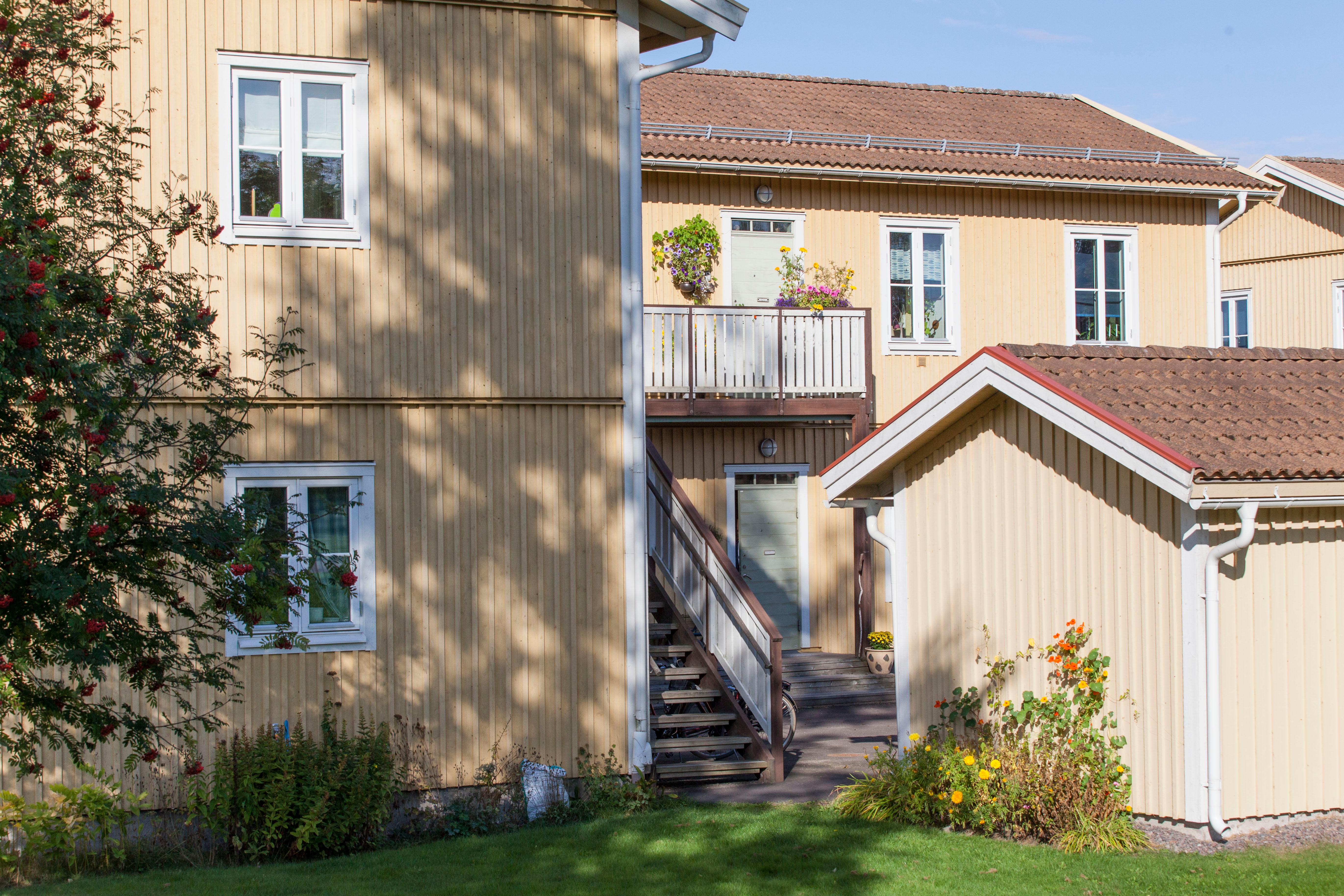 Fasad på flerfamiljshus.
