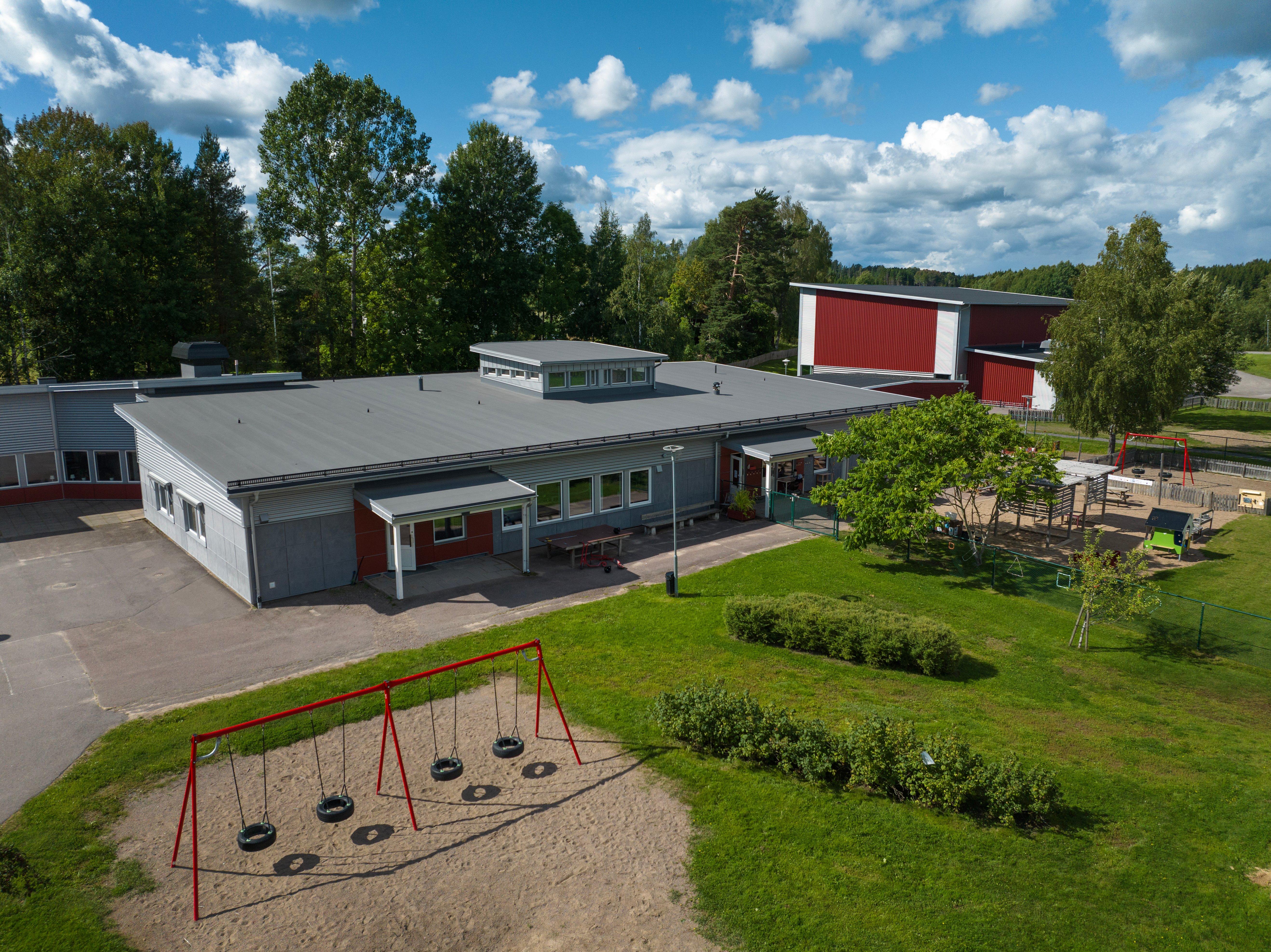 Prästbols skola i Östra Ämtervik ska renoveras med start i sommar.