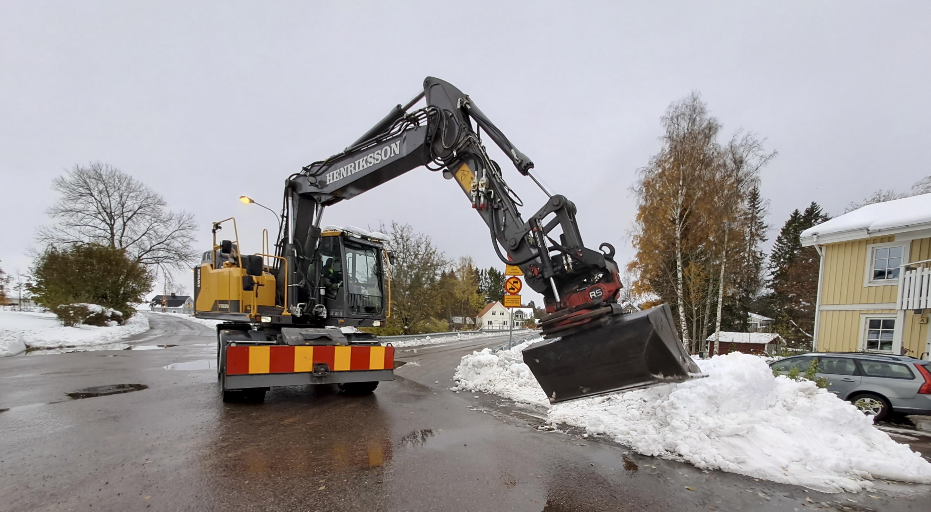 Sunne kommun förebygger genom att rensa runt dagvattenbrunnar i centrum, kyrkbyarna och vid lågpunkter, samt gör annat förberedande arbete.
