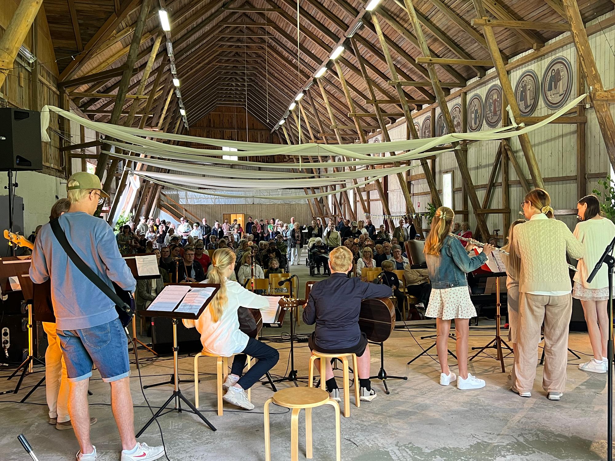 Nationaldagsfirandet på Sundsbergs gård i Sunne pågår kl 11.15-14.30.