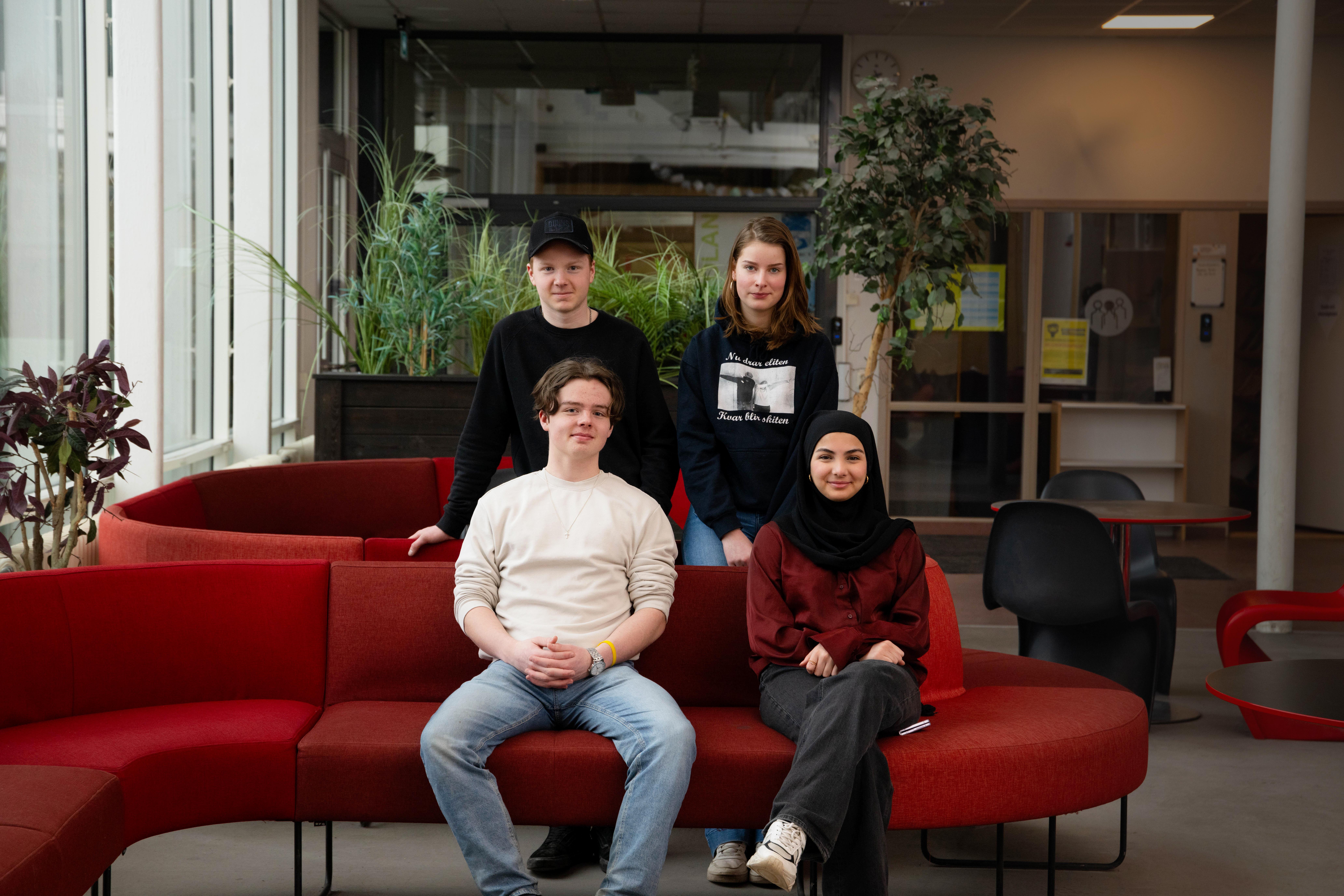 Noel, Rhodé, Johannes och Teeba, fyra elever på Fryxellska skolan i Sunne som trivs och har hittat sin studiemotivation.