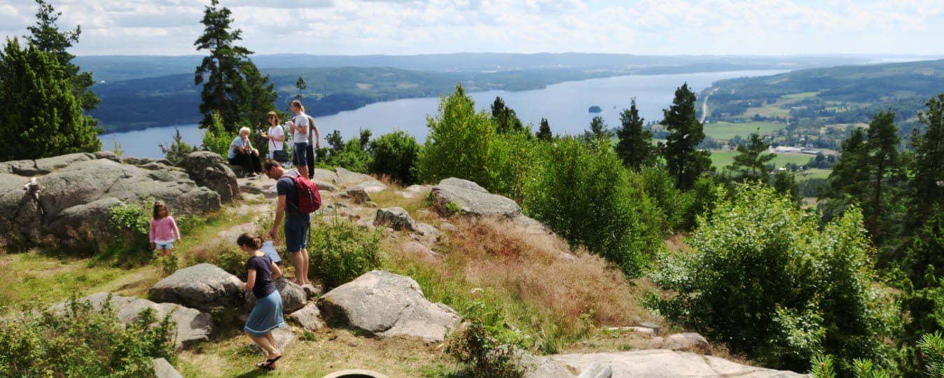 Vyn över Fryksdalen är mäktig att se från Tossbergsklätten.