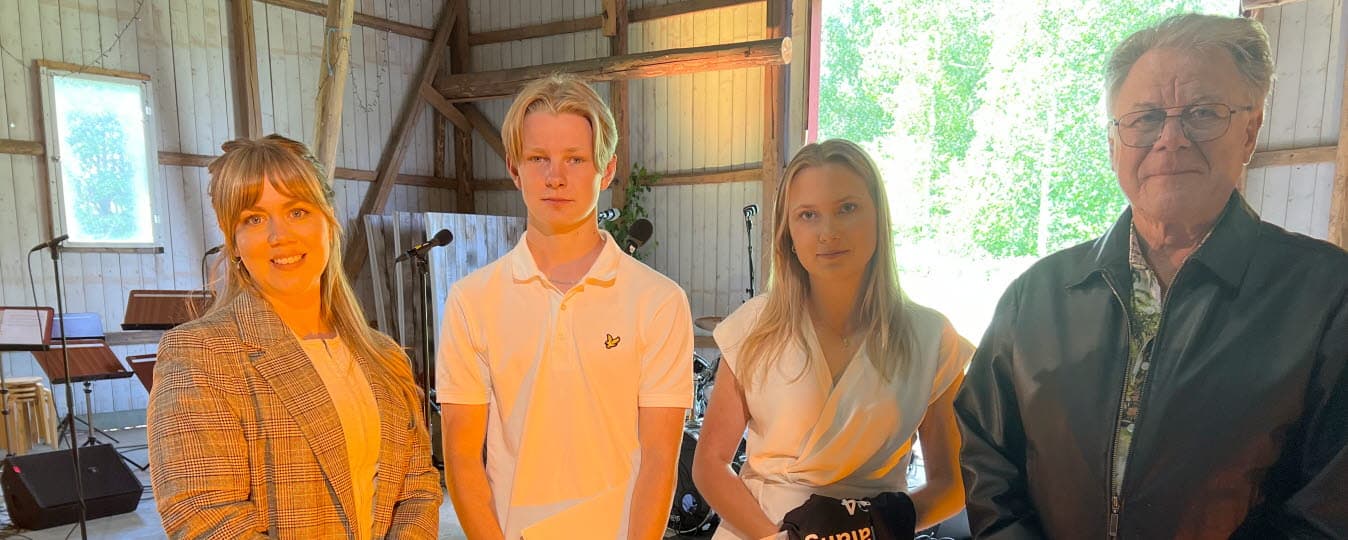 Fjolårets ungdomstalanger Edvin Håkansson och Hildur Elfgren. Prisutdelare var kulturutvecklare Lineah Svärd, Sunne kommun och Rolf Rockedahl, Svensk Handel.