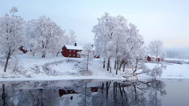Vinterbild över sundet och prästgården