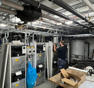 Värme och kyla hämtas ur berget.