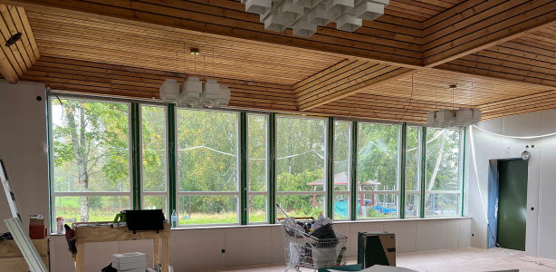 Samlingssalen har fått nya fönster.