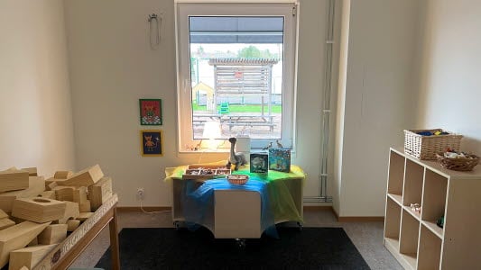En ny dörr har gjort ett tidigare oanvänt utrymme till ett lekrum.